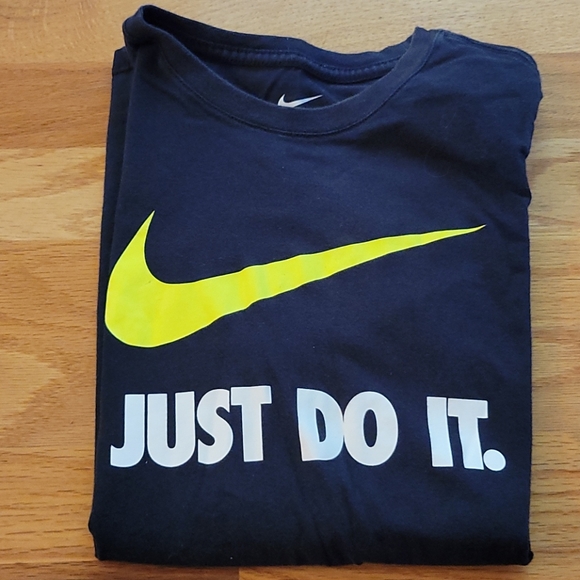 Boys Nike T-Shirt - Picture 2 of 3